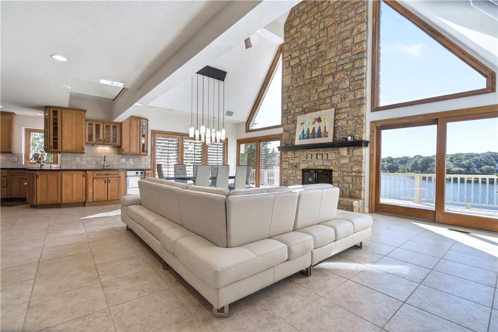 118 NE Edgewater Drive