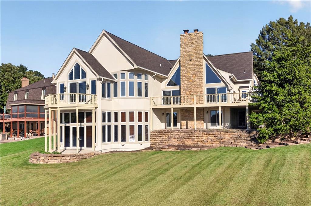 118 NE Edgewater Drive