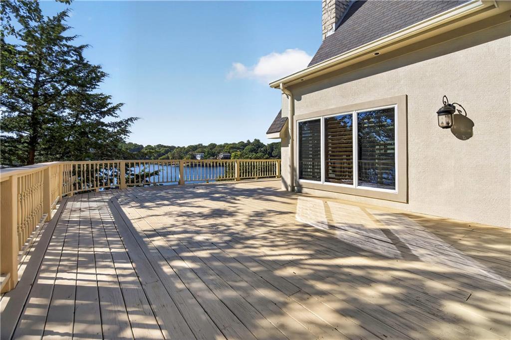 118 NE Edgewater Drive