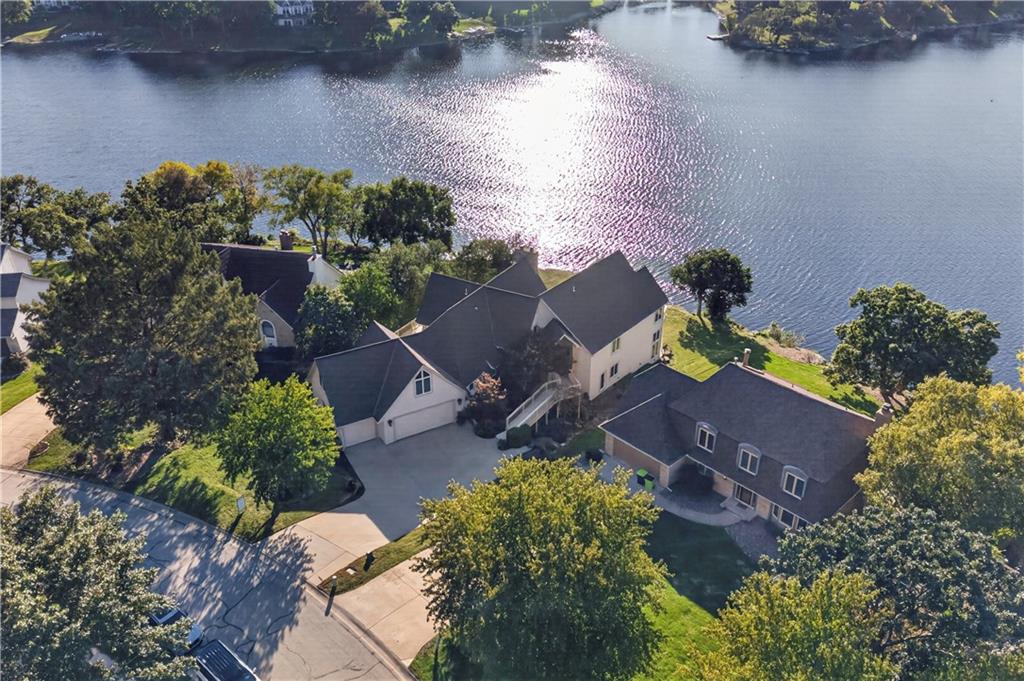 118 NE Edgewater Drive