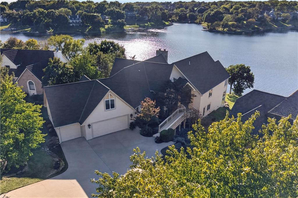 118 NE Edgewater Drive