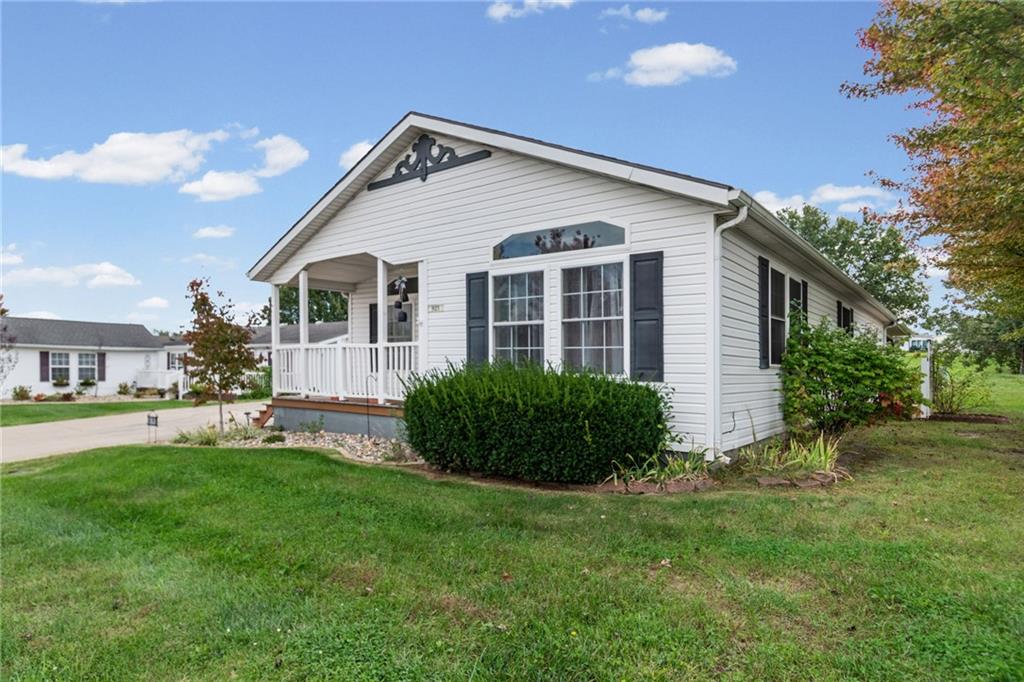 921 NE White Oaks Lane