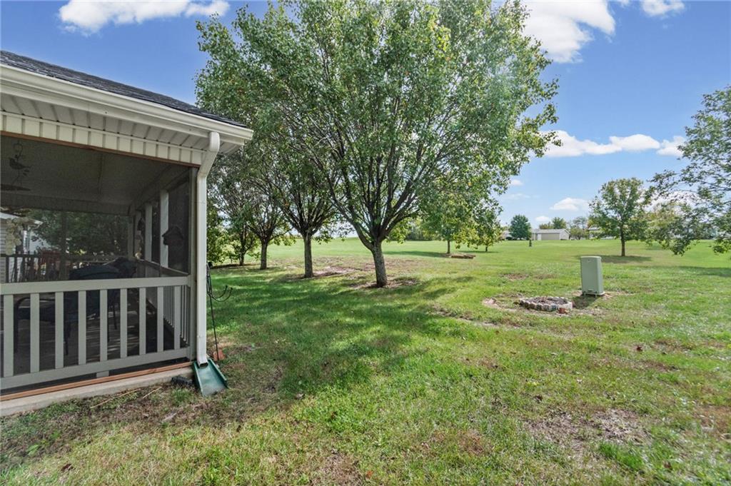 921 NE White Oaks Lane