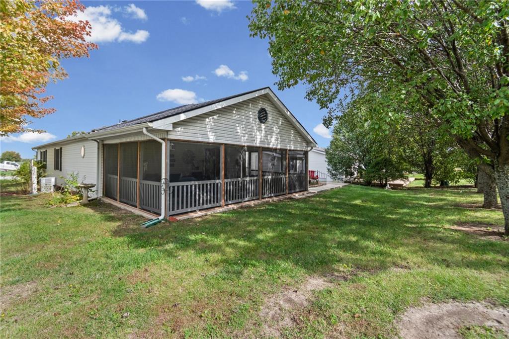 921 NE White Oaks Lane