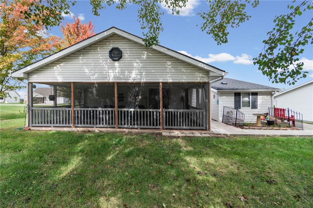 921 NE White Oaks Lane