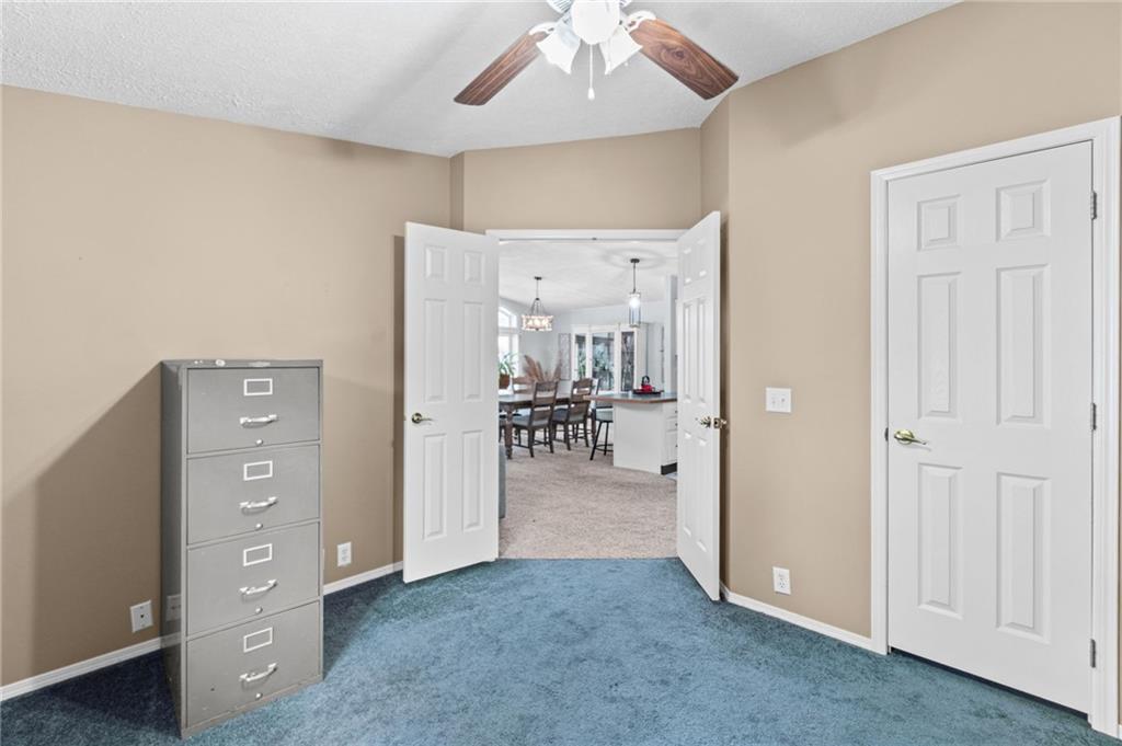 921 NE White Oaks Lane