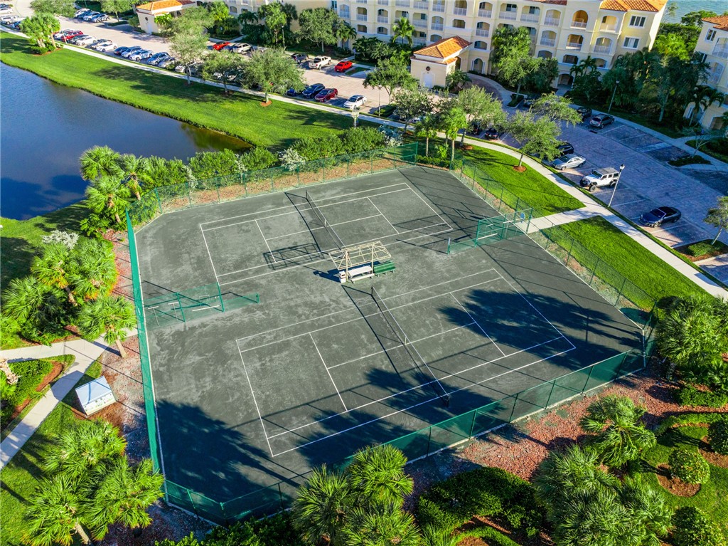 14 Harbour Isle Drive W PH 4