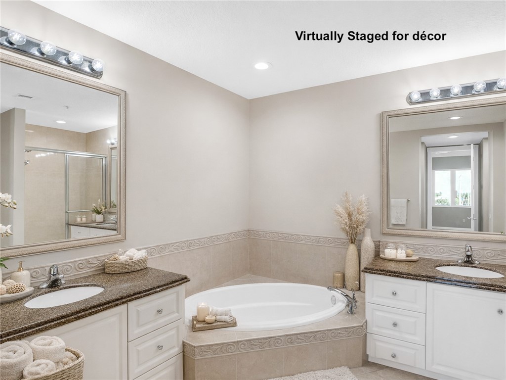 14 Harbour Isle Drive W PH 4