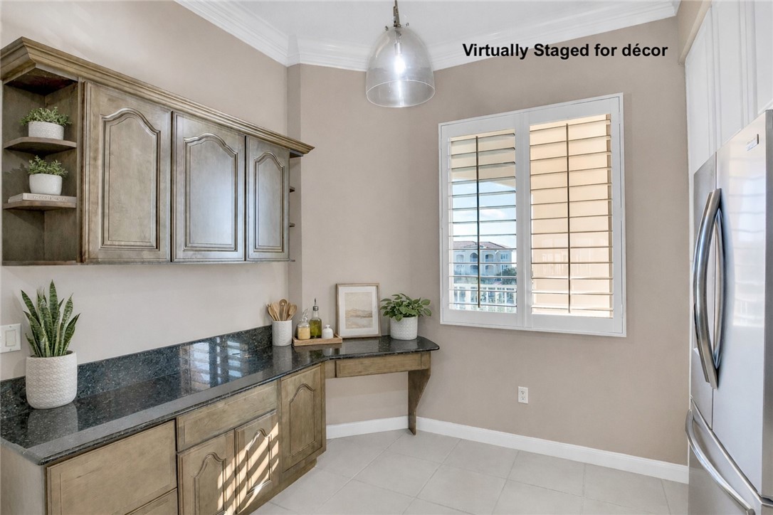 14 Harbour Isle Drive W PH 4