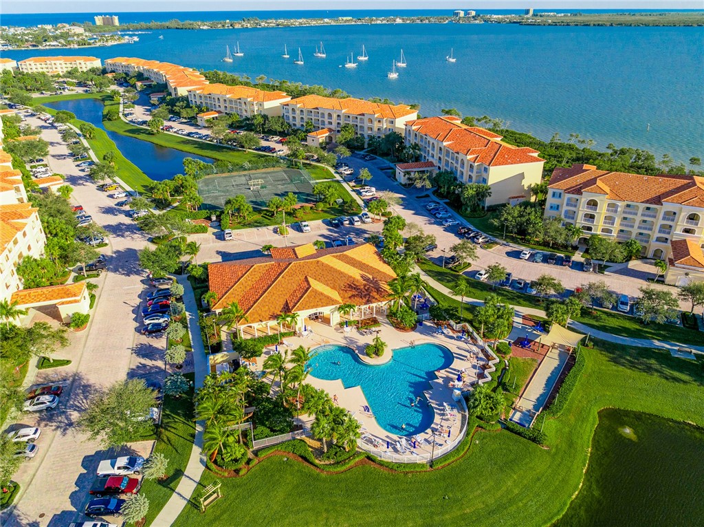 14 Harbour Isle Drive W PH 4