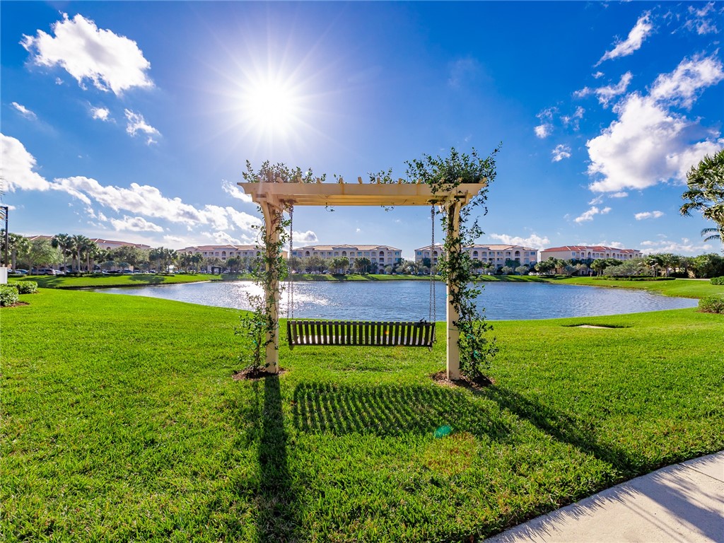 14 Harbour Isle Drive W PH 4