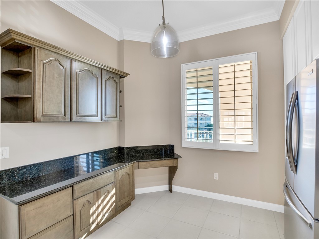 14 Harbour Isle Drive W PH 4