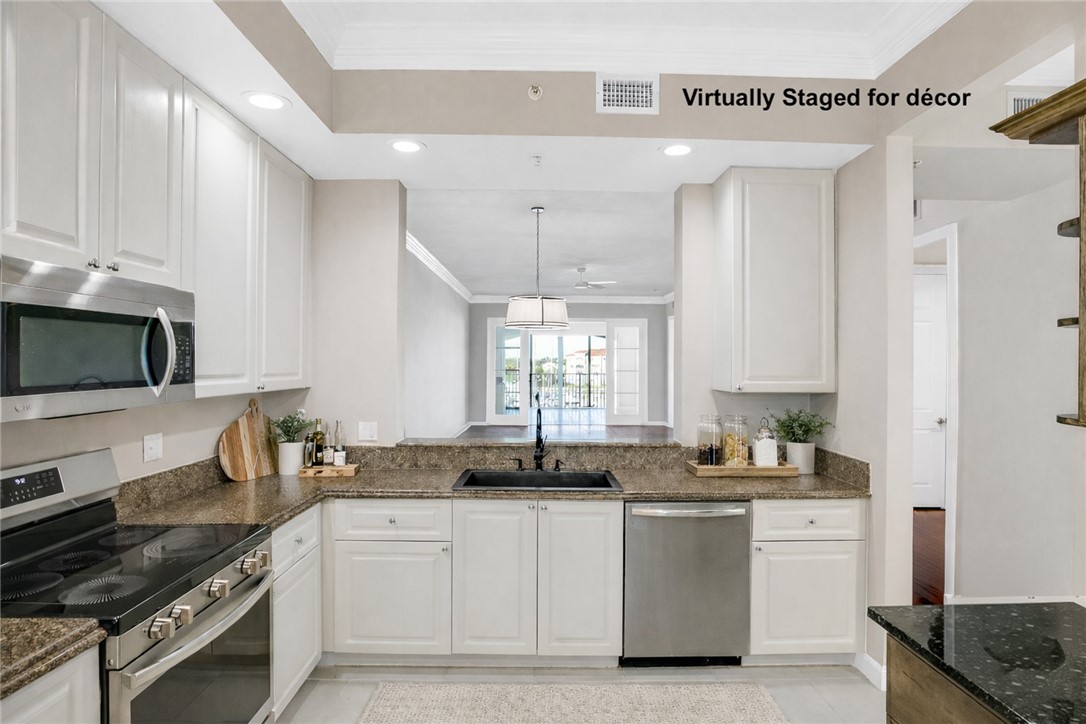 14 Harbour Isle Drive W PH 4