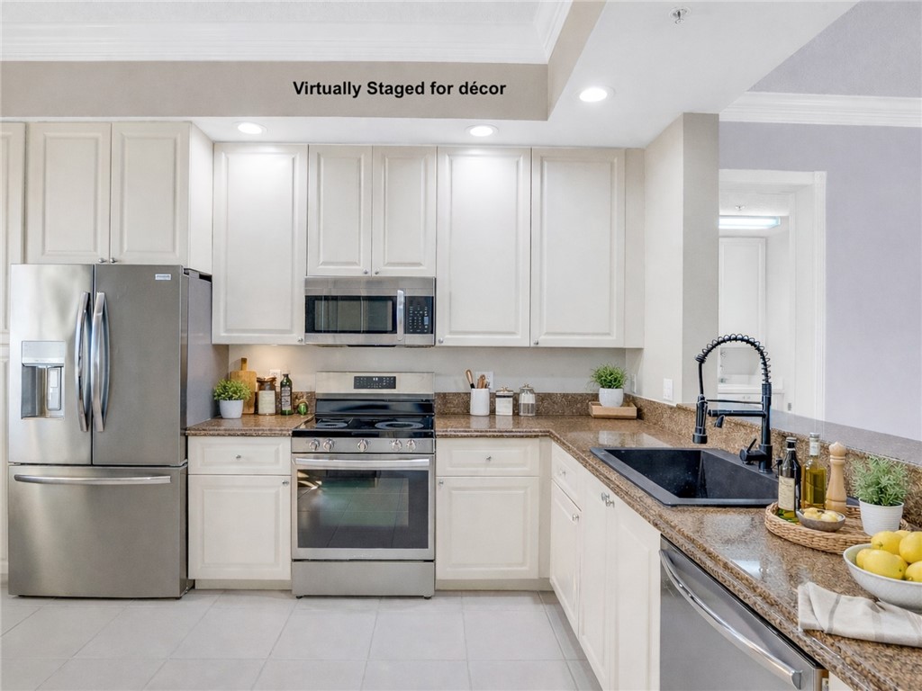 14 Harbour Isle Drive W PH 4