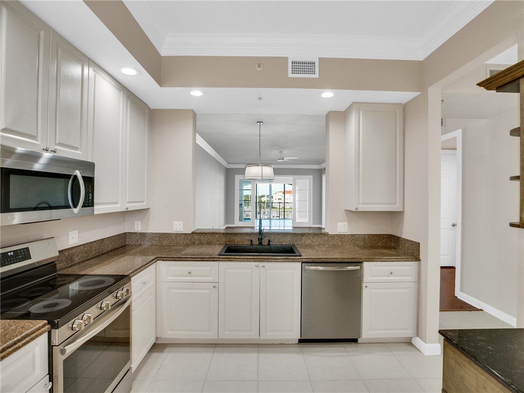 14 Harbour Isle Drive W PH 4