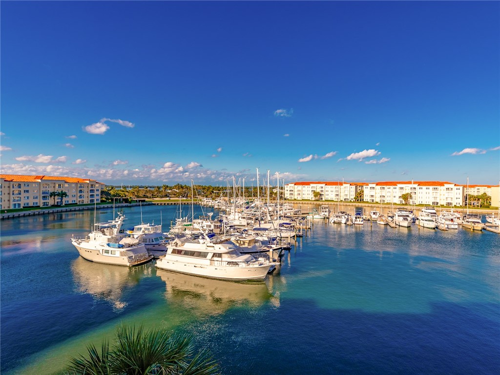 14 Harbour Isle Drive W PH 4