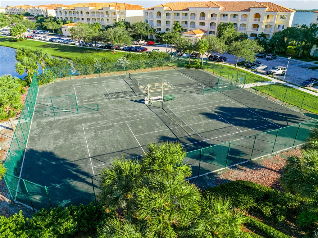 14 Harbour Isle Drive W PH 4