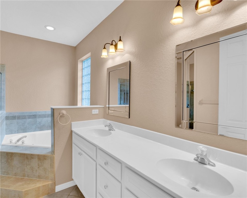 471 E Tangerine Square SW