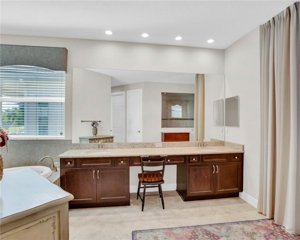 1768 SW Belmont Circle SW