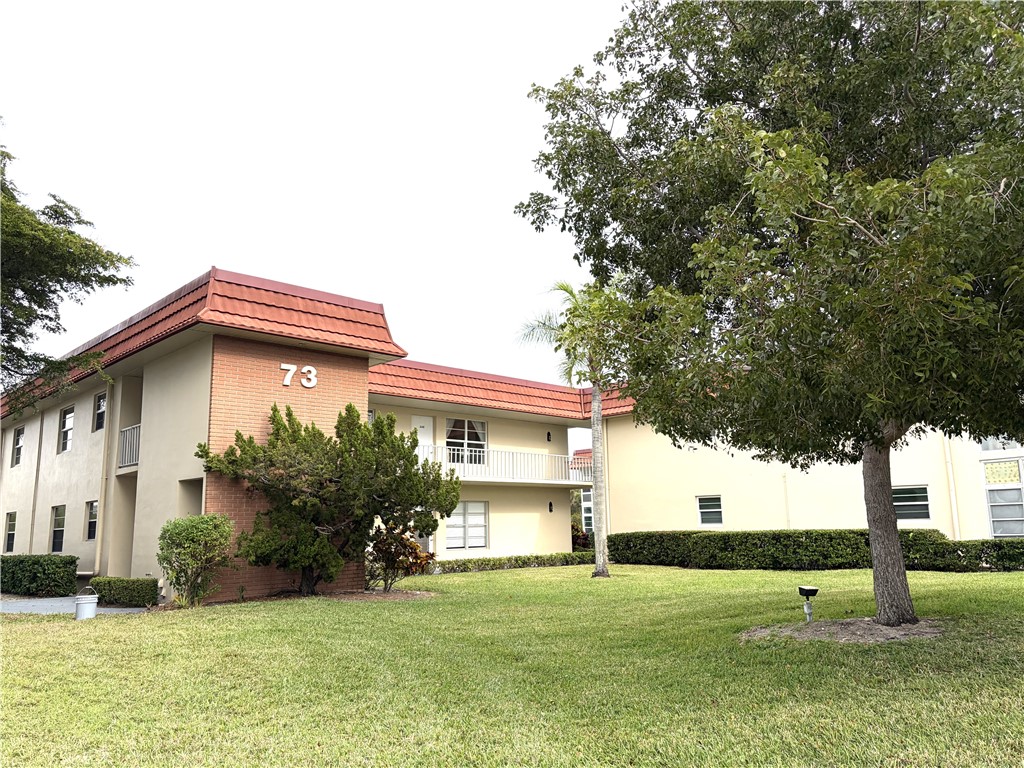 73 Royal Oak Court 206