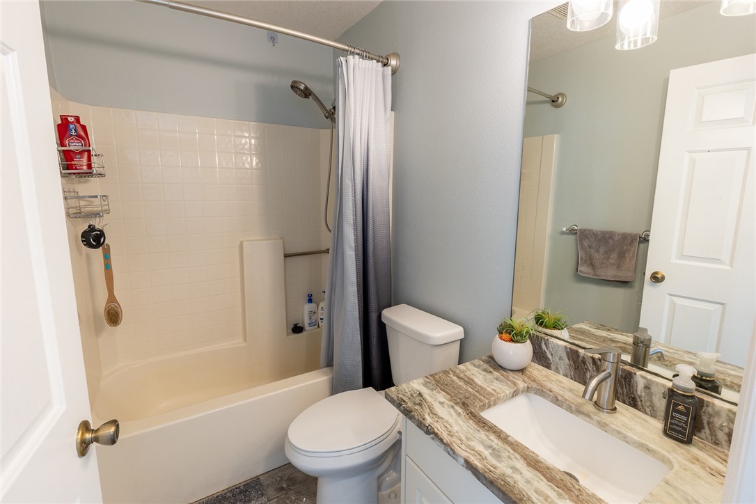 887 Greenleaf Circle