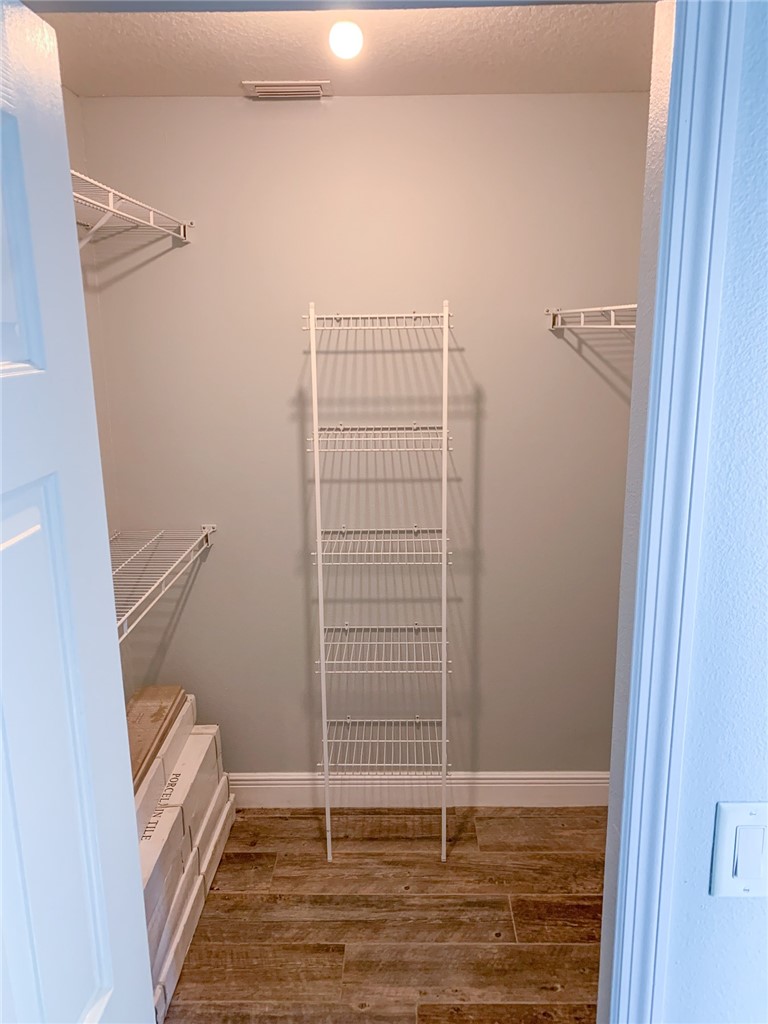 887 Greenleaf Circle