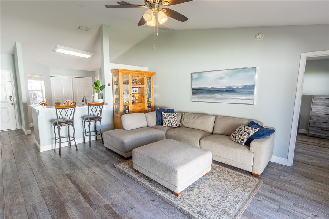 887 Greenleaf Circle