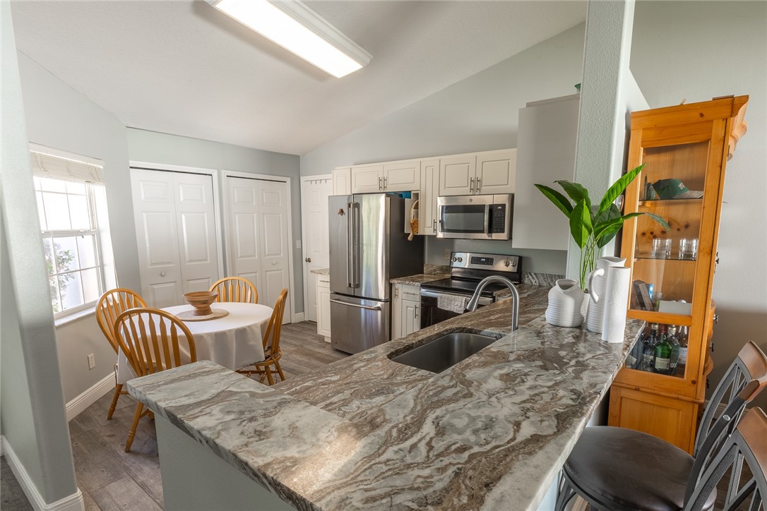 887 Greenleaf Circle