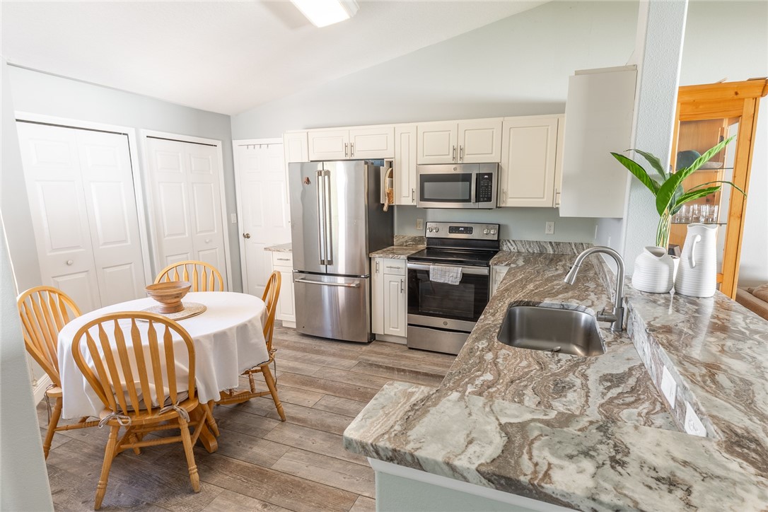 887 Greenleaf Circle