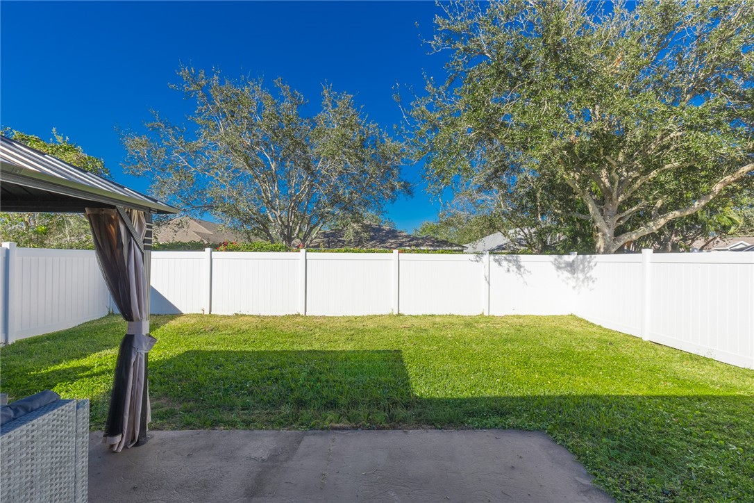 887 Greenleaf Circle