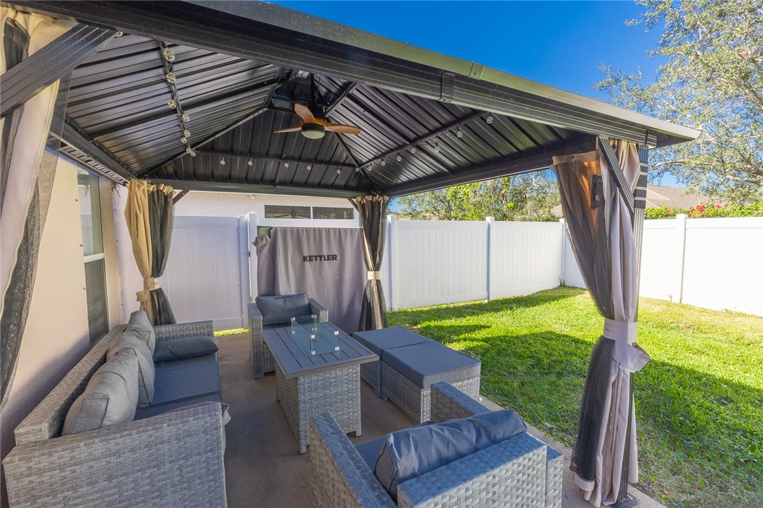 887 Greenleaf Circle