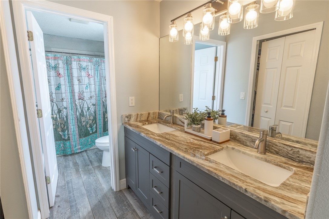 887 Greenleaf Circle