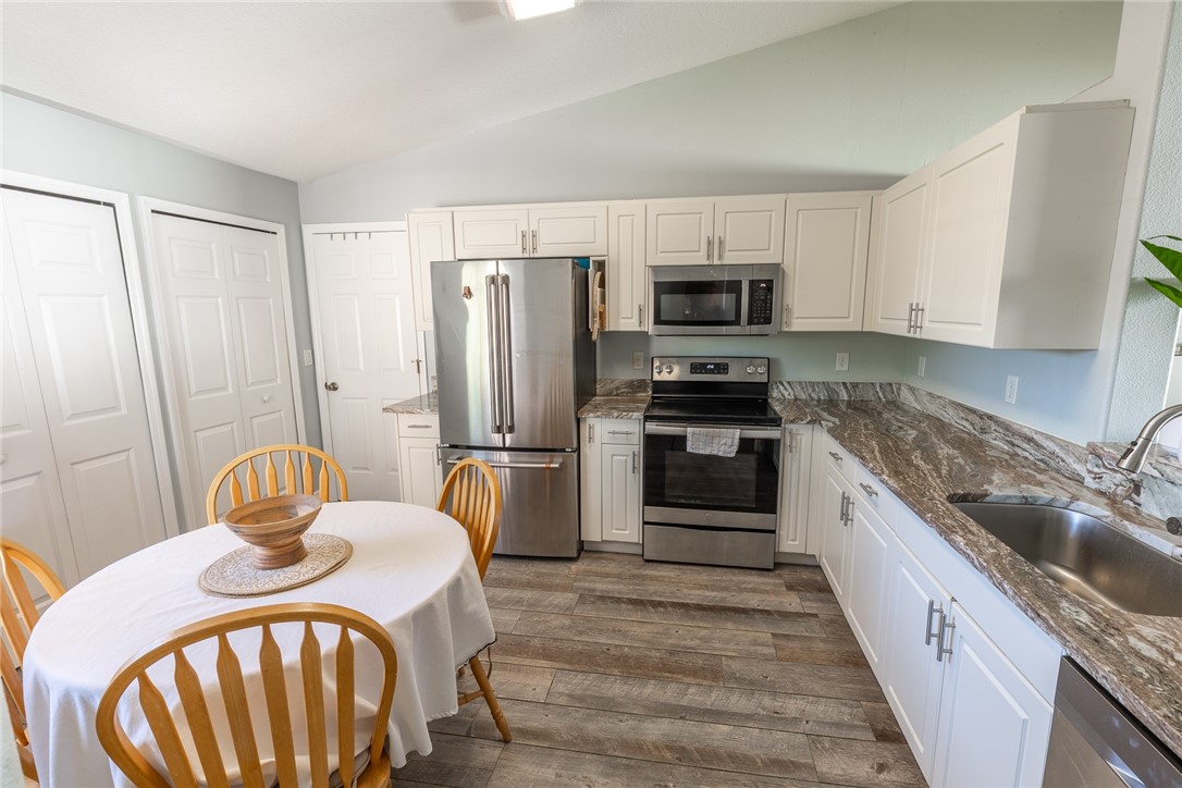 887 Greenleaf Circle