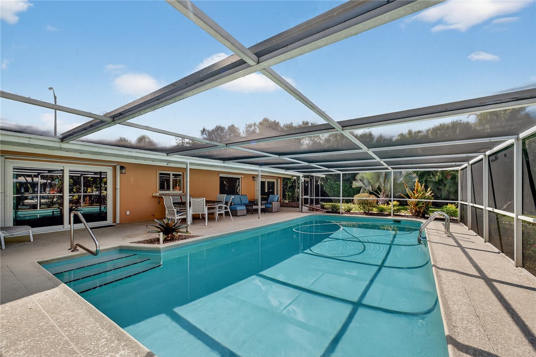 547 E Causeway Boulevard