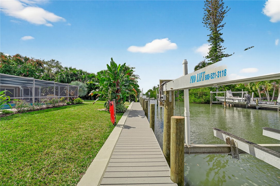 547 E Causeway Boulevard