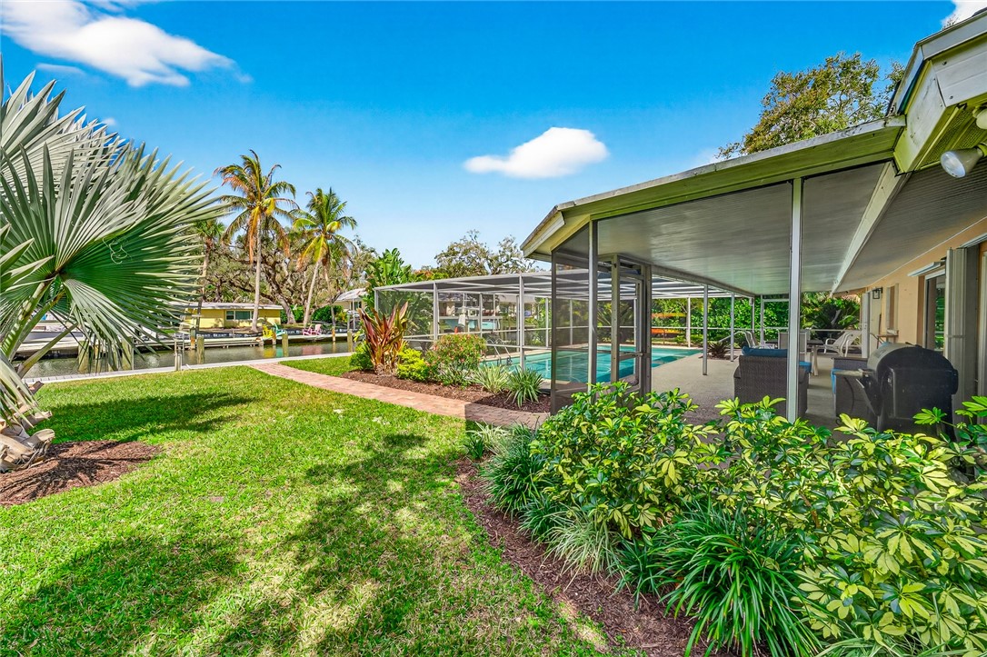 547 E Causeway Boulevard