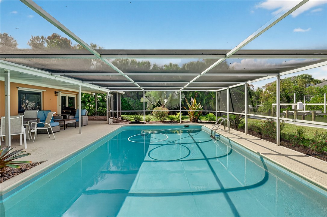 547 E Causeway Boulevard