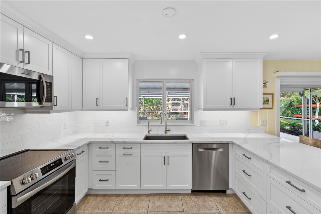 547 E Causeway Boulevard