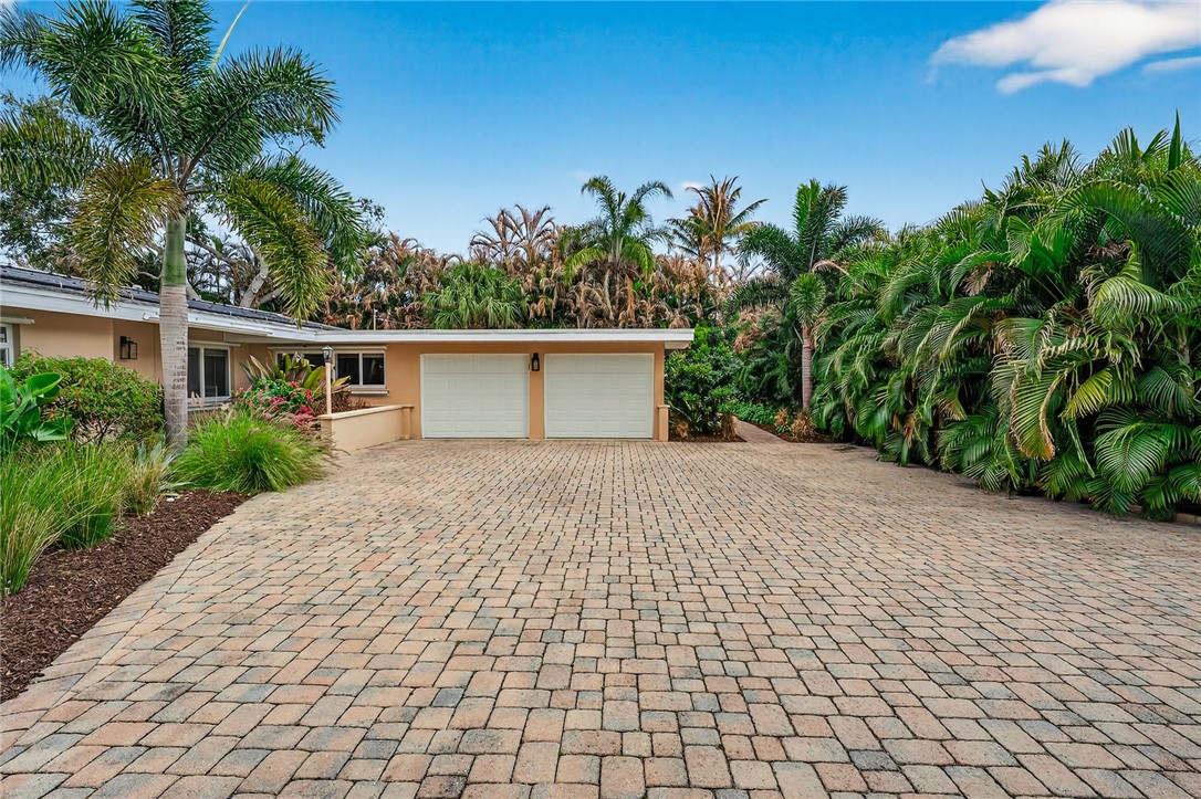 547 E Causeway Boulevard