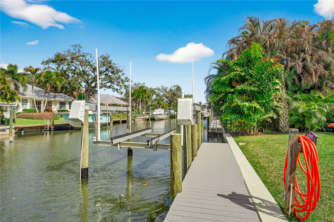 547 E Causeway Boulevard