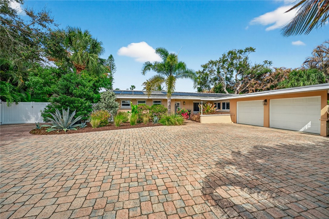 547 E Causeway Boulevard