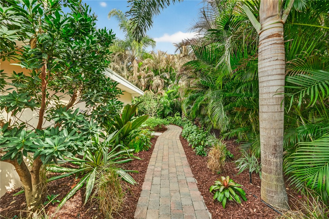 547 E Causeway Boulevard