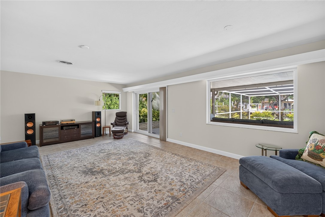 547 E Causeway Boulevard