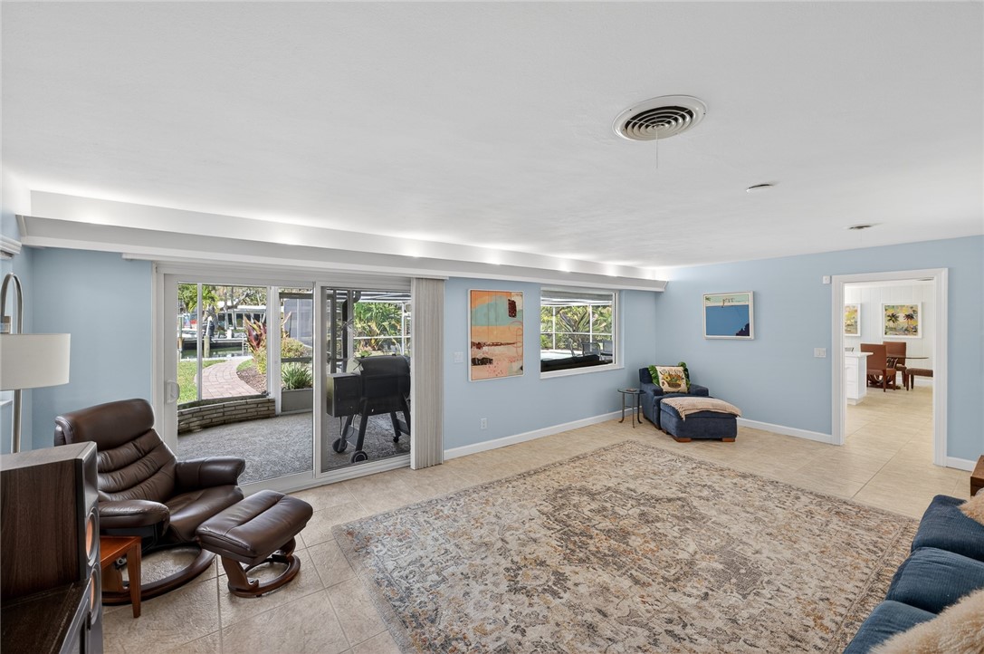 547 E Causeway Boulevard