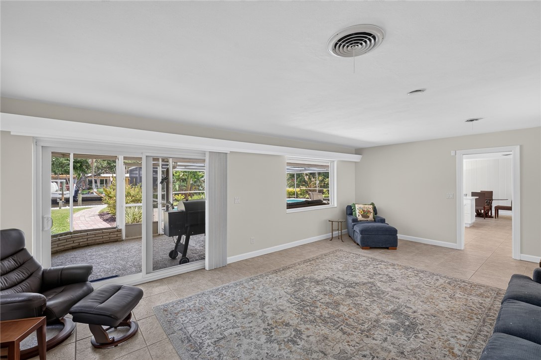 547 E Causeway Boulevard