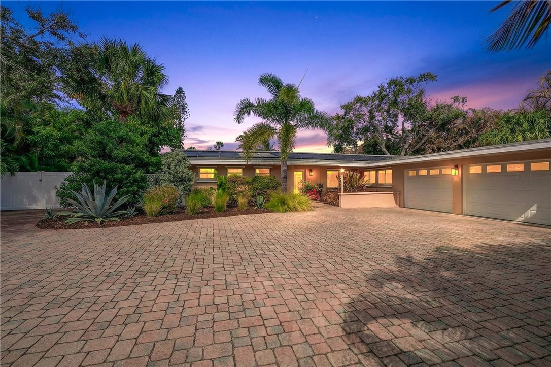 547 E Causeway Boulevard