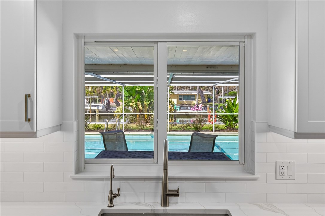 547 E Causeway Boulevard