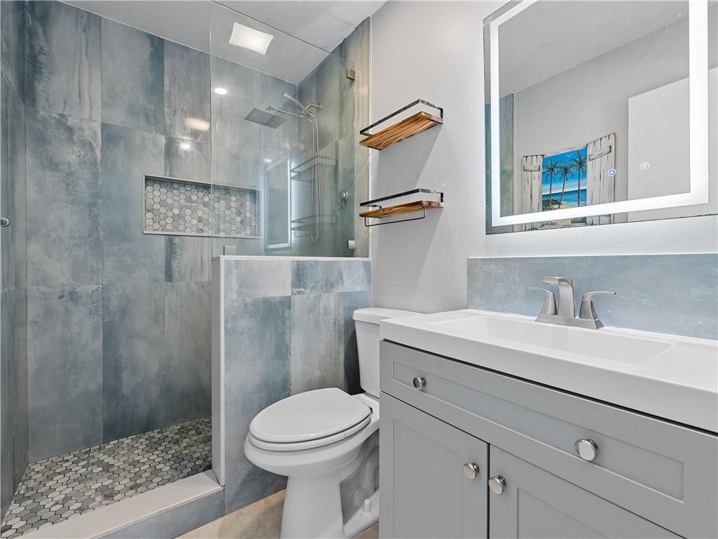5 Vista Palm Lane 207