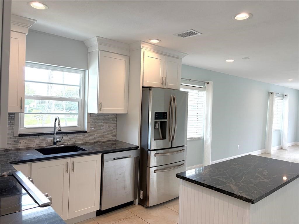 5 Vista Palm Lane 207