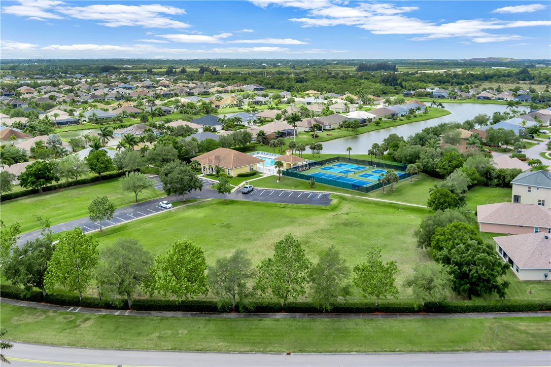 608 Calamondin Way SW